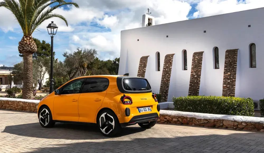 Renault Twingo E-Tech électrique Jaune Mango - vue de 3/4