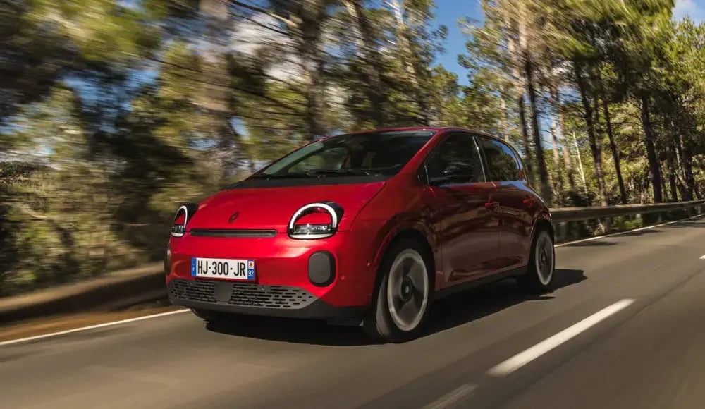 Renault Twingo E-Tech électrique Rouge Absolu - Sur route